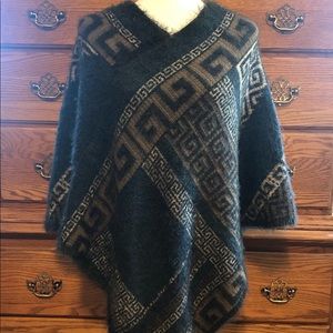 Women’s Geometric Grecian Poncho Cape Shawl Sweater Viscose/Acrylic NWOT